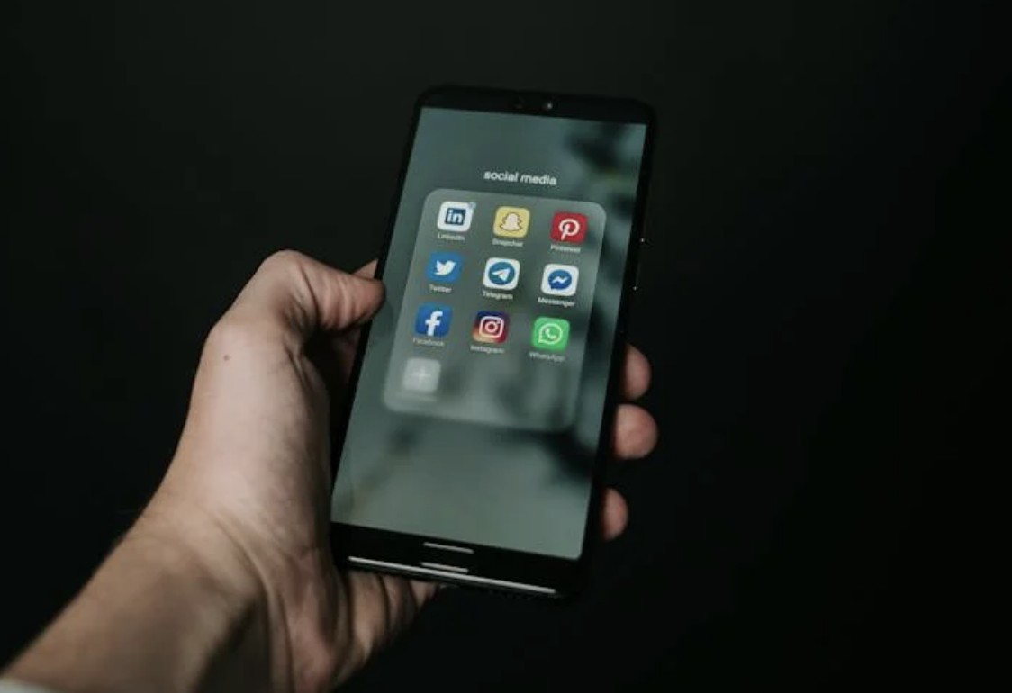 Open the Settings app on Samsung J2 Prime