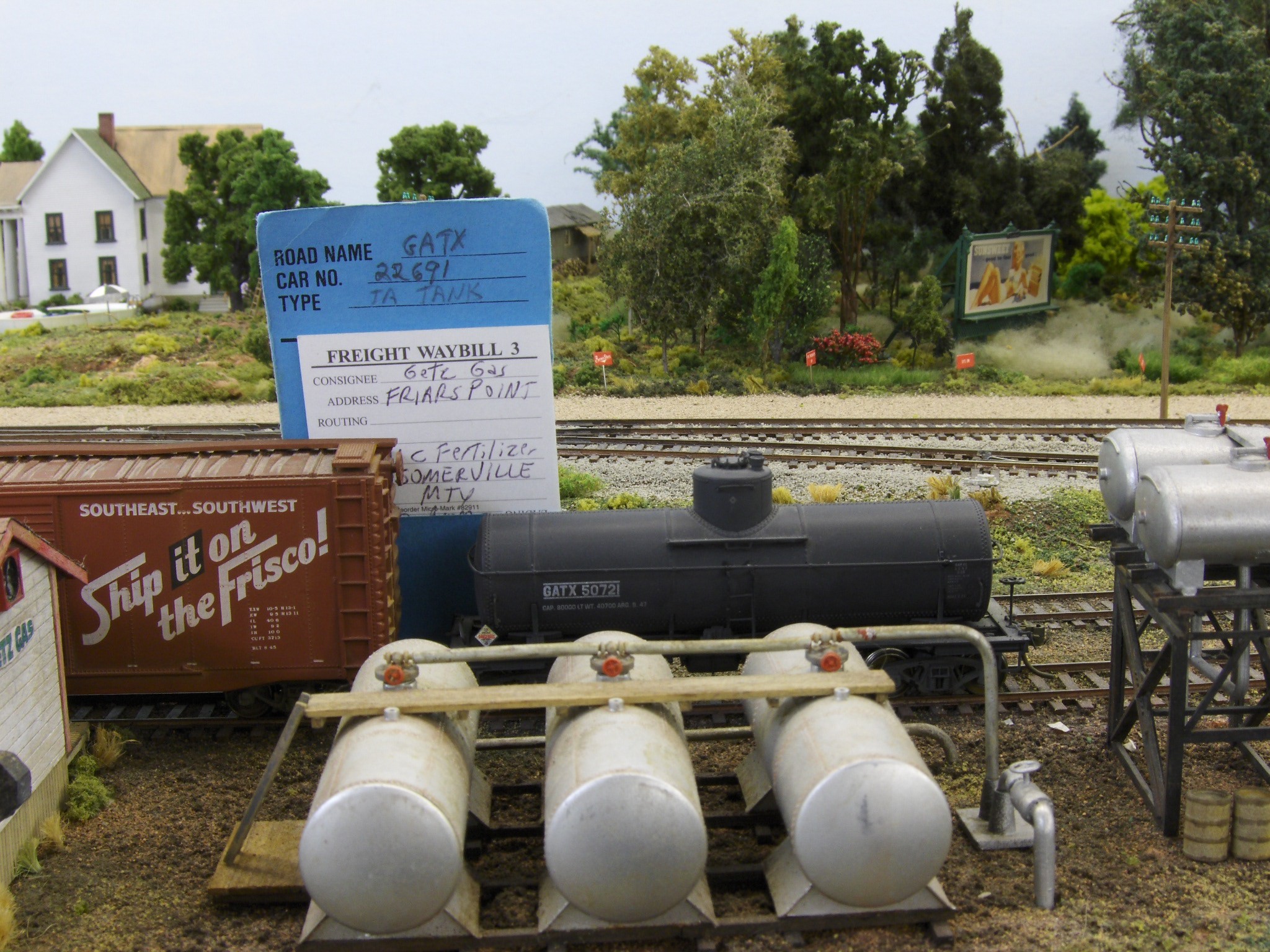 GATX tank car parked at Getz Gas with a 4 cycle waybill
