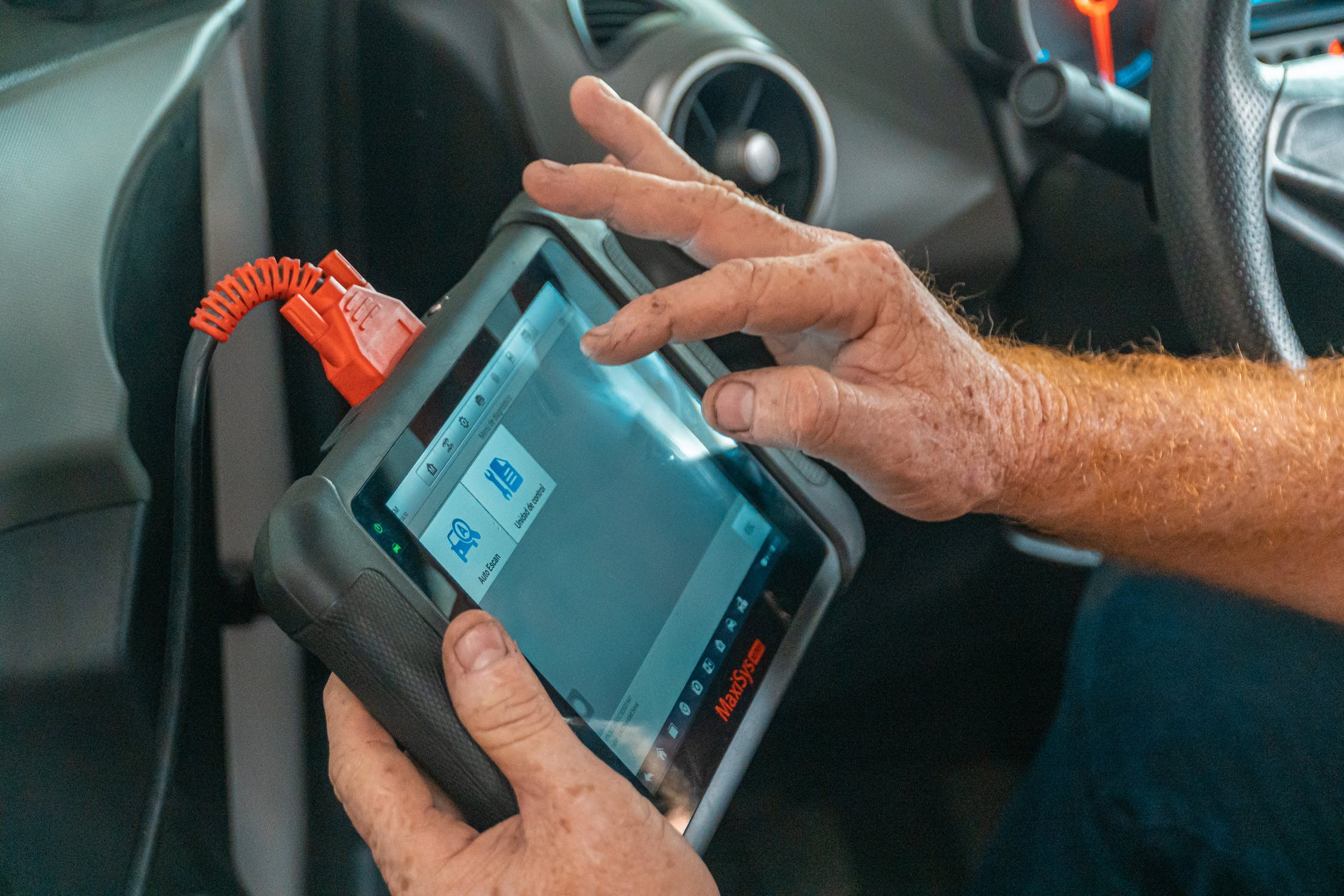 Mechanic using car repair estimating software on a tablet