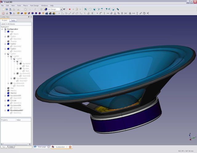 FreeCAD interface displaying a vehicle component design