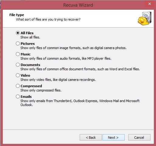 Recuva File Recovery interface showing the scanning process and recoverable files